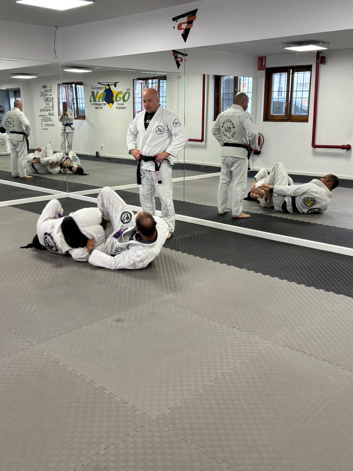 Clase de BJJ — sparring supervisado