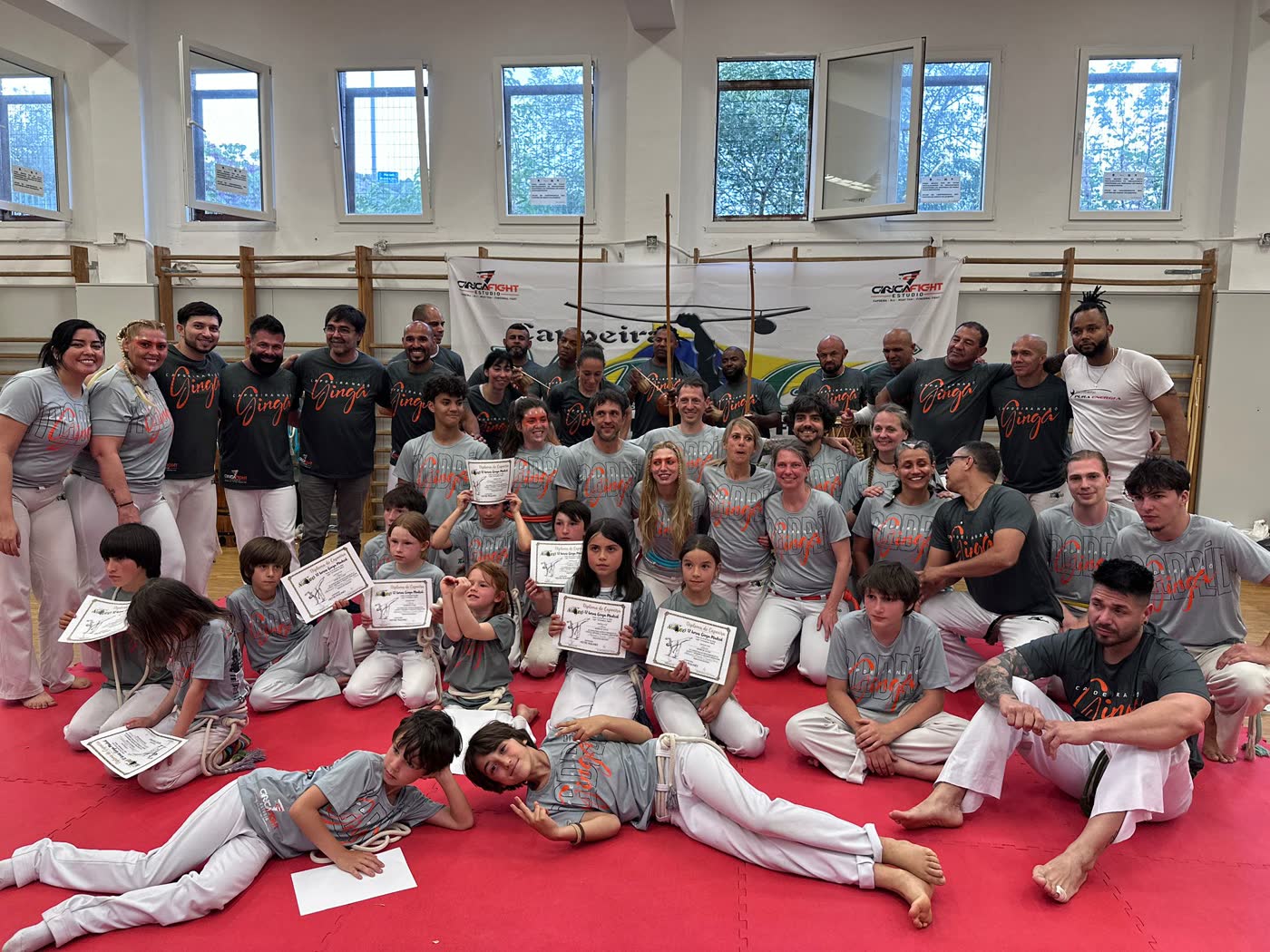Grupo Ginga Madrid con diplomas